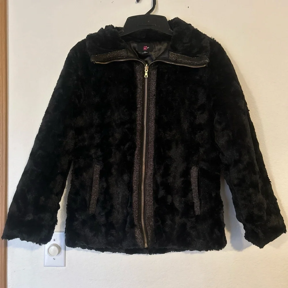 iZ Byer girl faux fur Full zip Gold accents Youth XL